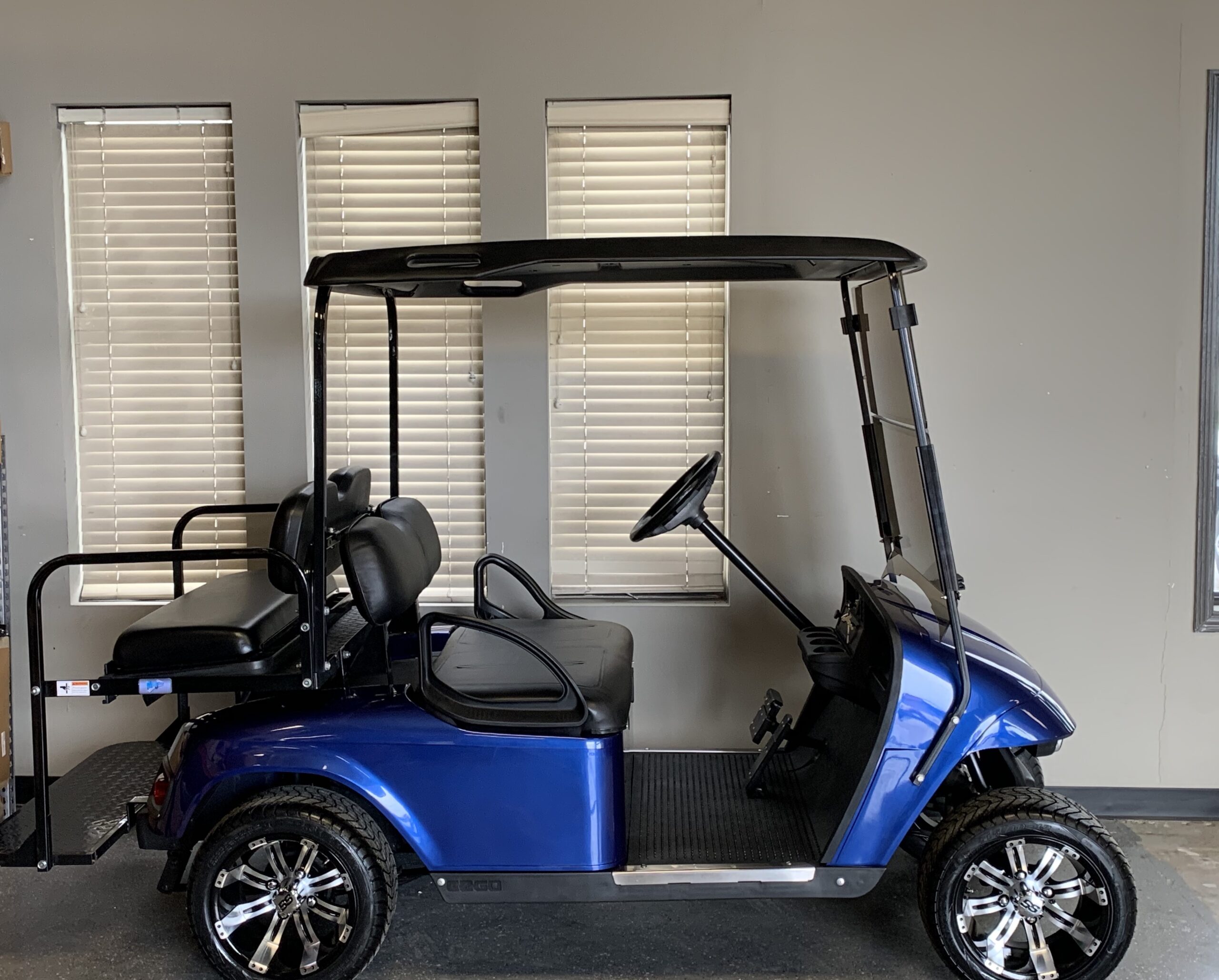 Read more about the article Top 7 Tips for Maintaining Your Golf Cart Batteries in Kansas City